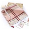 Venta al por mayor de fábrica toalla cuadrada 35*35 suave absorbente engrosada toalla pequeña puesto cuadrado supermercado toalla para babas