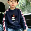 Camiseta de Manga Larga con Tres Rayas para Niños Moda Fresca Nuevo Estilo Niños Algodón Puro Primavera y Otoño Holgada Prenda Base Moderna