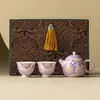Conjunto de Chá Kung Fu Margarida Roxa Pintada à Mão Pulverizado de Fábrica Novo Cerâmica Um Bule Duas Xícaras Bule Especial Caixa de Presente para Fazer Chá