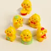 Resina Figura de Pato Amarelo Fofo Acessório DIY Micro Paisagem Decoração de Mesa de Carro Série Curativa