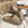 Novas Sandálias Masculinas de Exterior Transfronteiriças 2026 com Textura Impressa em 3D, Chinelos Antiderrapantes com Aumento de Altura para Casais