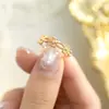 Anel S925 Prata Esterlina Banhado a Ouro 18K Retrô Vazado Renda Cravejado com Diamante para Mulheres, Anel de Luxo Leve Exquisito de Nicho