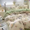 Conjunto de quatro peças espesso escovado grau A, apresentando um design fresco e simples, com lençóis de algodão lavado, capa de edredom e fronha, adequado para dormitórios estudantis, e inclui um conjunto de três peças com capa de edredom