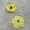 Cabeza de flor de crisantemo artificial grande para accesorios de pelo hechos a mano, al por mayor de proveedor transfronterizo