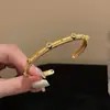 Taladro de Punta Hueca Pulsera Estrella de Cuatro Hombres Pulsera Plegable de Lujo Ligero para Mujer Pulsera de Perlas de Alto Grado de Nicho Versátil