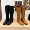 As botas super populares deste ano, versáteis e nunca fora de moda, lindas e fazem você parecer mais jovem, quem as usar é linda!