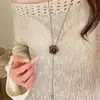 Collar largo de madera con colgante estilo retro, temática de bosque, para mujer, un accesorio único y sofisticado para suéteres, con un diseño de inspiración étnica para decoración de ropa