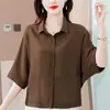 Camisa de Botão Único com Manga Morcego para Mulheres, Novo Estilo Verão 2026, Camisa de Manga Curta para Mães de Meia-Idade, Caimento Solto, Top que Cobre a Barriga