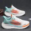 Venta al por mayor transfronteriza de zapatos de hombre de talla grande, Zapatos deportivos nuevos de primavera y verano, Zapatos casuales transpirables de punto volador para estudiantes, Zapatos para correr