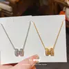 Colar Clavícula de Luxo Leve Europeu e Americano com Zircônia Imitação de Concha Letra H Moderno Personalizado Simples de Nicho Elegante de Alta Qualidade para Mulheres