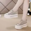 Tênis Brancos de Lona Estilo Coreano com Salto Interno para Aumentar a Altura para Mulheres 8cm Nova Coleção de Primavera Versáteis Sapatos Plataforma com Solado Grosso Sapatos para Esportes e Lazer