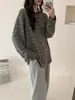 Camiseta de manga larga holgada a rayas contrastantes serie MIU algodón humano jersey cuello redondo estilo perezoso top moderno versátil para mujer principios de otoño