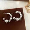 Brincos Triângulo Geométrico Minimalista de Prata e Pérola para Mulheres, Brincos Argola com Contas de Luxo Leve Estilo Coreano de Nicho com Tachos de Prata