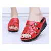 Novas Sandálias e Chinelos Verão Casa Interior Casual Plástico Salto Alto Chinelos Femininos Exterior Moda Respirável Sapatos para Mães