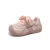 Tênis Esportivo Infantil da Moda 2026 Novidades de Verão Sapatos Casuais Respiráveis Vazados para Meninas para Crianças Pequenas e Crianças Jovens Tênis de Treino Outdoor Alemão