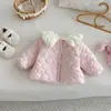 Chaqueta de Algodón con Lazo para Niñas 2025 Nuevo Invierno Bebé Estilo Coreano Acolchada Engrosada Abrigo Chaqueta de Algodón Acolchada para Niños Moderna