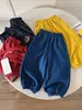 Calça Longa Infantil 2026 Outono Novidades Meninos e Meninas Calça de Moletom Estampada Bebê Estilo Coreano Cor Sólida Calça Longa com Punho na Barra Tendência