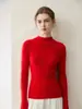 Camada base 100% caxemira pura para mulheres, com gola semi-alta, design estiloso e corte justo, perfeita para usar em camadas no outono e inverno.. Este suéter de malha macio e confortável é um item essencial para mulheres