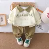 Camisa Casual para Niños 2025 Nueva Atractiva con Letras Cuello Redondo Manga Larga Traje de Dos Piezas Sudadera de Moda Otoño para Bebé Tendencia