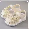 Novas Sandálias para Meninas Sapatos de Princesa Solado Macio Moda Versátil Estilo College Verão Menina Pequena Sapatos de Dedo para Praia Atacado