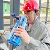 Taza de agua deportiva de gran capacidad para verano, vaso de plástico para fitness, botella de agua a prueba de explosiones y resistente a caídas para exteriores con asa, taza espacial