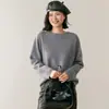 26 Versáteis Suéteres Lisos de Outono e Inverno Largos com Gola Redonda, Camisetas Base Macias e Simples de Malha de Cashmere para Mulheres, Novo Estilo