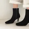 Botas femininas de tornozelo com zíper lateral, nova coleção de outono 2026, estilo suave e elegante, botas pretas de camurça com salto alto