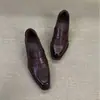 Mocassins Femininos de Couro Macio Estilo Britânico 2026 Novos Retro Bico Quadrado Pequeno Salto Grosso Sapatos de Uma Sola para o Trabalho Slip-on Sapatinhos de Couro