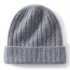 Nuevo gorro térmico de cachemir suave y cómodo con rayas verticales, suave para la piel, cálido y proporciona una excelente protección contra el frío.. Un gorro de punto simple y versátil