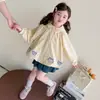 Jaqueta com Capuz para Meninas Primavera e Outono 2026 Nova Jaqueta Corta-vento Estilosa para Crianças Pequenas Estilo Coreano Jaqueta da Moda para Meninas Pequenas