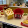 Simulação Restaurante de Fast Food Cesta Porta-Almoço Acessórios de Estrutura Mini Resina DIY Ímãs de Geladeira Presilhas de Cabelo Chaveiros Atacado