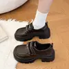 Mocasines para mujer con correas de velcro, estilo primavera/otoño, suela gruesa, zapatos pequeños de cuero de corte profundo, nuevos zapatos 2026 para commuting que aumentan la altura