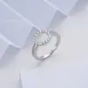 Anillo de Cobre con Incrustaciones de Diamante de Venta Caliente Transfronterizo, Lujo Ligero con Sensación de Alta Gama, Diseño Cerrado, Anillos de Pareja, Estilo Europeo y Americano, Moderno y Único