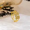 Anillo de Oro Arena Vietnamita Transfronterizo Venta Caliente Lujo Flor de Circonita Anillo Abierto Diseño de Lujo Ligero para Mujer Joyería de Mano Al por Mayor