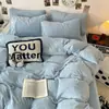 Juego de cuatro piezas de terciopelo de leche de doble capa, juego de tres piezas estilo sábana de cama engrosado de invierno y forrado de felpa, juego de funda de edredón de terciopelo de doble cara de invierno