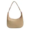 Bolso Nuevo Hecho a Mano de Paja Media Luna con Empalme de PU, Bolso de Hombro Cruzado de Verano para Mujer para Playa y Vacaciones, Bolso de Mano para Debajo del Brazo