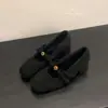 Nueva colección otoño/invierno 2025: Zapatos de felpa estilo francés, forrados de polar, con un aspecto sofisticado, caracterizados por un tacón grueso y una punta cuadrada