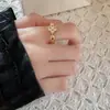 Novo anel de trevo de quatro folhas com zircônia cúbica estilo coreano, um design de anel aberto moderno e versátil para mulheres, um item de joalheria transfronteiriço moderno e popular