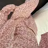 Camisola de Dormir Estilo Francés, Deseo Puro, Rosa Pastel con Estampado de Leopardo para Mujer, Conjunto de Tres Piezas de Ropa de Casa Talla Grande para Otoño e Invierno 2026