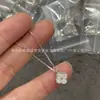 Collar de Trébol de Cuatro Hojas Versión Alta V Oro para Mujer Chapado en Oro de 18K es una Pulsera Cadena Clavicular Ágata Calcedonia Rojo Rosa Ojo de Tigre