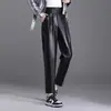 Calças harém de couro da moda e versáteis para mulheres, novo estilo outono e inverno 2026, calças em couro PU que emagrecem, calças casuais simples