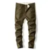Pantalones casuales de hombre cropped, corte slim, elásticos, con tobillo cónico, nuevos y modernos para el otoño 2026, pantalones versátiles que realzan la altura