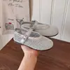 Sapatos de Malha Vazados para Meninas 2026 Verão Novo Solado Macio Respirável Sapatos de Princesa Versáteis Sapatos de Velcro Infantis