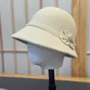 Sombrero de Pescador de Lana Elegante de Temperamento Retro Japonés para Mujer, Cálido de Invierno, Protección para los Oídos, Sombrero de Cubo, Moderno, Versátil, Hace que la Cara Parezca Más Pequeña