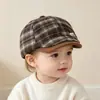 Gorra de Plaid para Bebé Otoño Invierno, Boina Bordada de Pana con Visera Corta para Bebé, Gorra de Plaid Versátil Unisex para Niño Pequeño