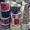 Fabricantes al por mayor Etiquetas de rollo autoadhesivas Coloridas Alimentos Artículos de uso diario Papel estucado Pegatinas autoadhesivas Impresión Personalización