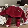 Ropa Infantil Estilo Coreano 2026 Nuevo Invierno Conjunto para Niñas: Cárdigan Rojo, Calcetines Apilados y Leggings Forrados de Polar