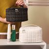 Nova Bolsa de Maquiagem Portátil Estilo Coreano Xadrez Estilo Chanel Grande Capacidade Bolsa Portátil para Armazenamento de Artigos de Higiene Pessoal Caixa de Maquiagem Viagem Atacado