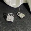 Pendientes H Pequeños Estilo Coreano Lujo Ligero Pendientes Completamente de Diamante Nicho Sencillos Versátiles Moda Elegante Accesorios para Orejas Elegantes para Mujeres