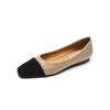 Correspondência de cores do viajante sapatos femininos decotados novos quatro estações usáveis pequeno dedo do pé quadrado superfície macia pele de carneiro Chanel estilo cadeia sapatos bombas